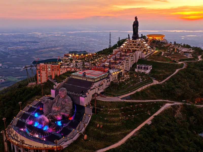 Chiêm ngắm vẻ đẹp của tôn tượng “Đức Phật đến từ quá khứ” tại núi Bà Đen ảnh 7