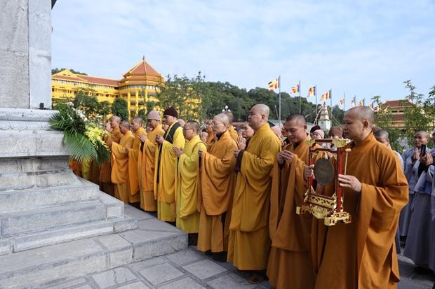 Tăng ni sinh Khóa V Học viện Phật giáo Việt Nam tri ân tại Hà Nội ảnh 6