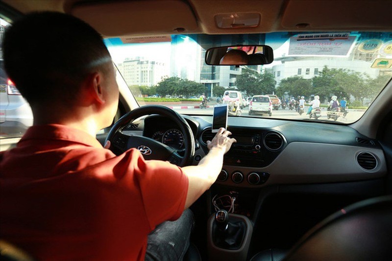 Uber tháo chạy, 'tay đua mới' dồn sức tấn công Grab - ảnh 2
