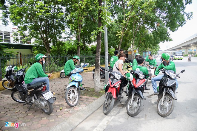 Thu nhập giảm, tài xế Grab người bỏ việc, người về taxi truyền thống - ảnh 1