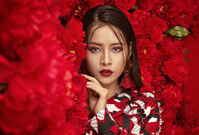 Trang điểm nữ tính, Sơn Tùng M-TP là nhân vật được chú ý nhất Internet - ảnh 12