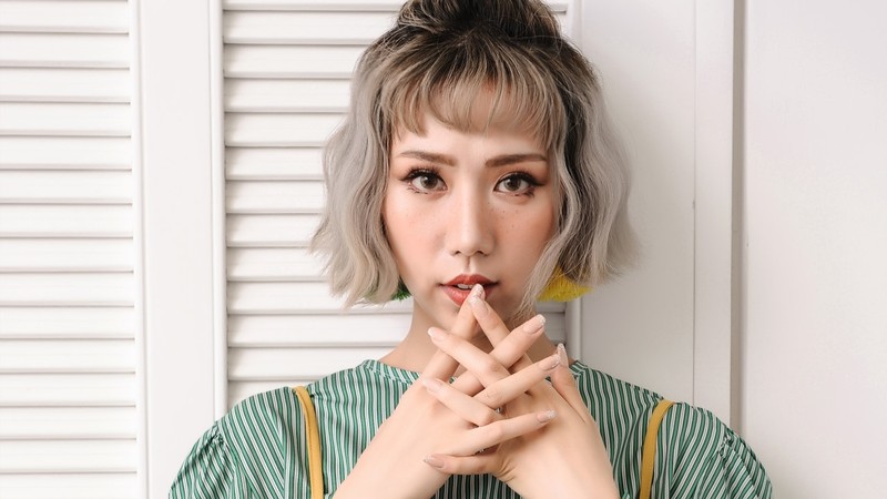Trang điểm nữ tính, Sơn Tùng M-TP là nhân vật được chú ý nhất Internet - ảnh 6