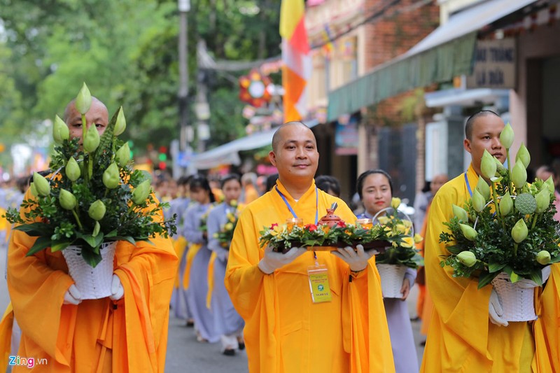 Phóng sinh ở Hà Nội, Sài Gòn, rước Phật tại Huế ngày Phật đản - ảnh 12