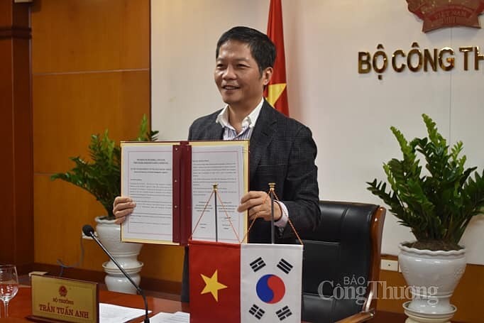 Bộ trưởng Trần Tuấn Anh hội đàm trực tuyến với Bộ trưởng Bộ Công nghiệp, Thương mại và Năng lượng Hàn Quốc Sung Yun Mo. - ảnh 2
