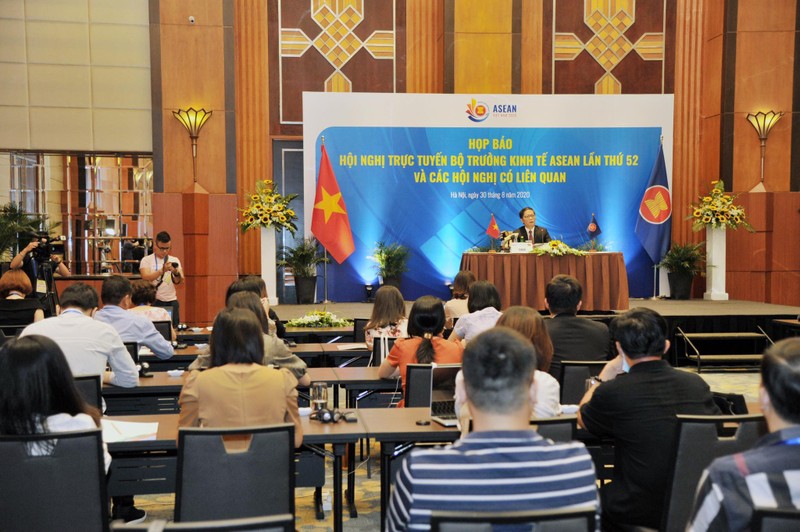 ASEAN tăng cường hợp tác kinh tế vượt qua thách thức trên quy mô toàn cầu - ảnh 1