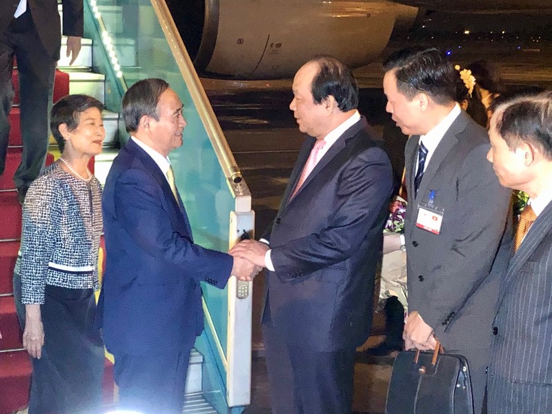 Thủ tướng Nhật Bản và Phu nhân bắt đầu thăm chính thức Việt Nam - ảnh 1