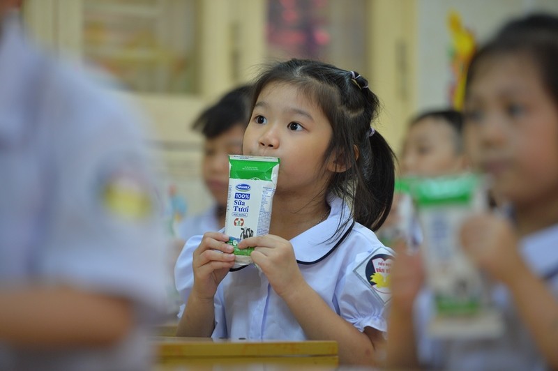 Học sinh Hà Nội hào hứng với sữa học đường - ảnh 2
