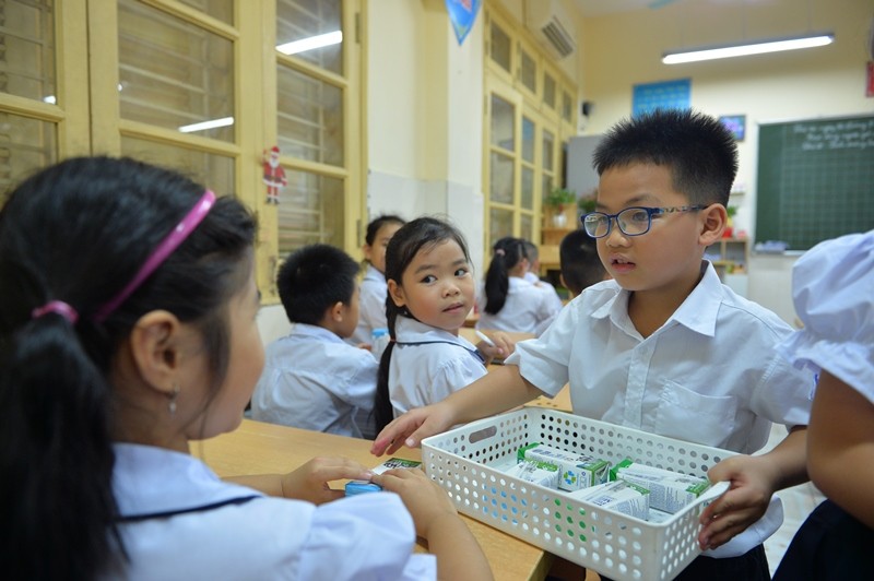Học sinh Hà Nội hào hứng với sữa học đường - ảnh 3