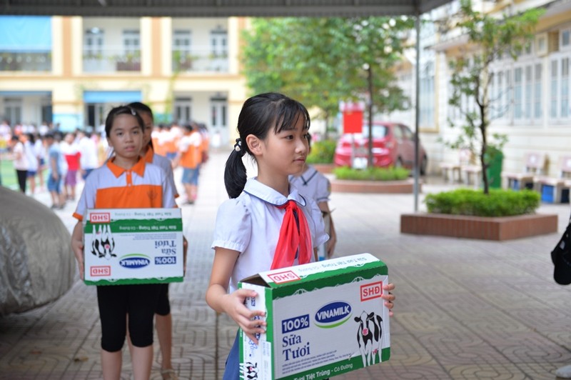 Học sinh Hà Nội hào hứng với sữa học đường - ảnh 1