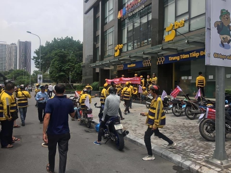 Tài xế beBike hiện nay tập trung ngày càng đông gần trụ sở ứng dụng này tại Hà Nội. Ảnh: MXH