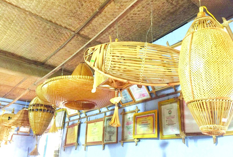 Tết đến, thăm làng mây tre đan Bao La - ảnh 1