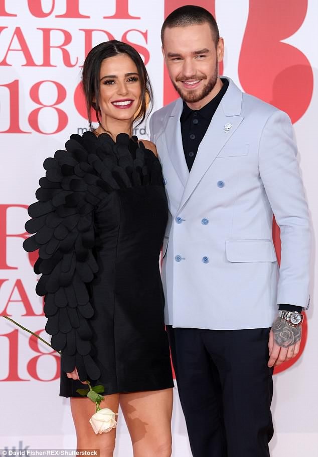 Cheryl Cole chia tay 'phi công trẻ': Khép lại chuyện tình cổ tích - ảnh 8