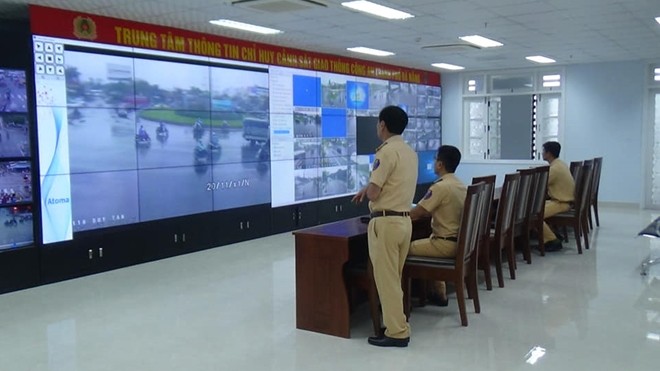 CSGT Đà Nẵng đội mưa đảm bảo ANTT trong đêm mừng “Việt Nam vô địch“ - ảnh 6