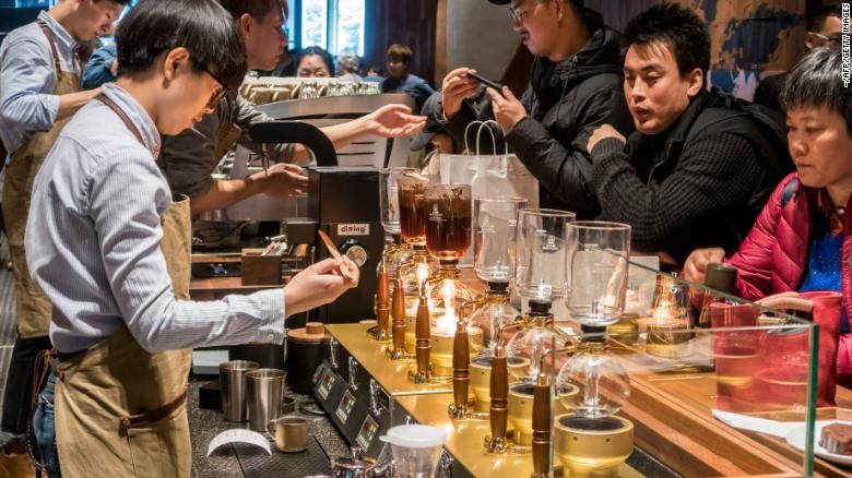 Luckin Coffee - 'gã tí hon' thách thức sự thống trị của Starbucks tại Trung Quốc - ảnh 3