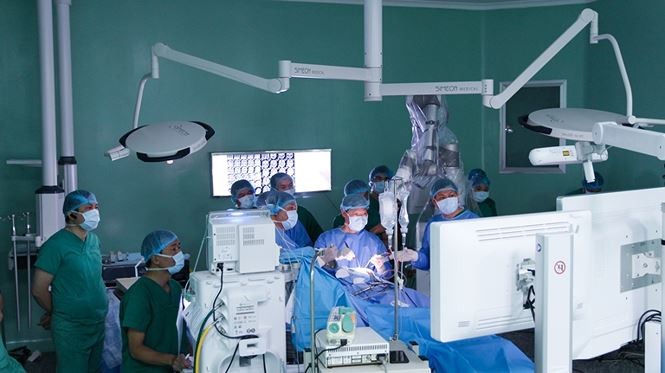 Bệnh viện Nhân dân 115 mổ u não bằng Robot lần đầu tại châu Á - ảnh 3
