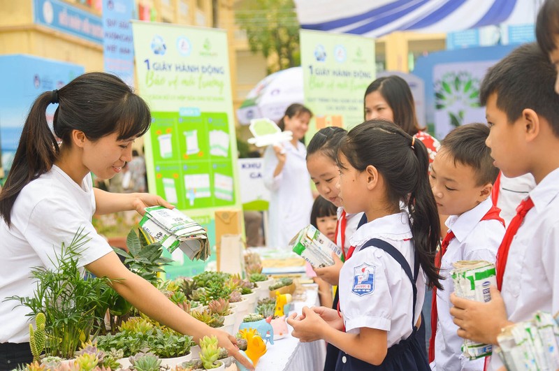Quỹ 1 triệu cây xanh cho Việt Nam: lan tỏa tình yêu thiên nhiên, môi trường đến với học sinh Quỹ 1 triệu cây xanh cho Việt Nam: lan tỏa tình yêu thiên nhiên, môi trường đến với học sinh