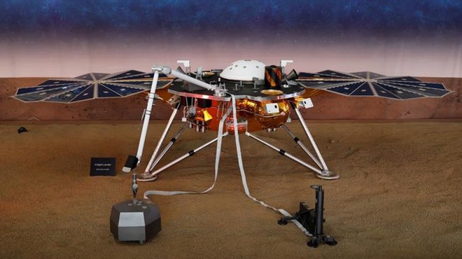Hình ảnh mô phỏng tàu vũ trụ InSight của NASA trên Sao Hỏa. Ảnh: Reuters.