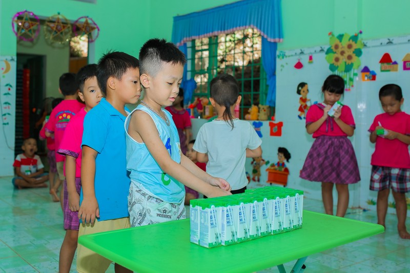 Quảng Nam - Nỗ lực để đưa sữa lên trường học vùng cao - ảnh 3