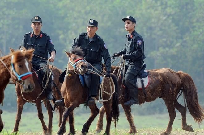 Lực lượng Kỵ binh Bộ Công an xuất hiện tại Hà Nội - ảnh 1