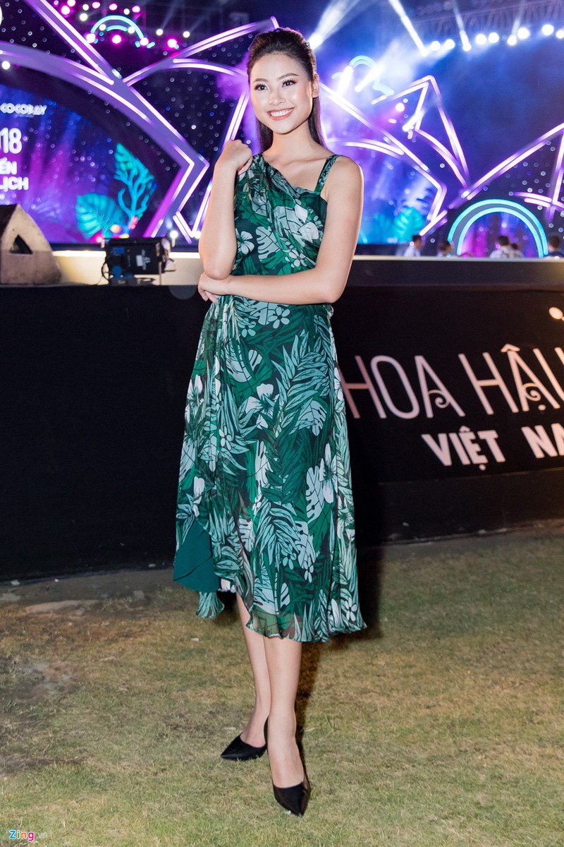 Me Huyen My xach do, ho tong con gai tren tham do Hoa hau Viet Nam hinh anh 8