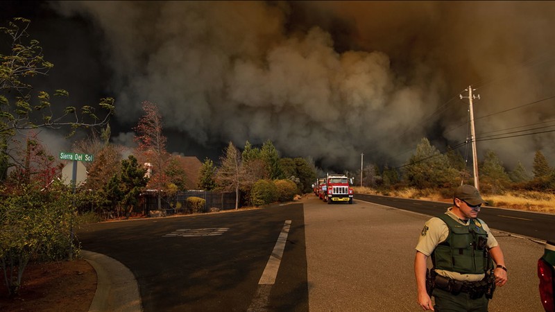 Kết quả hình ảnh cho CAMP FIRE: 20,000 acres destroyed, 15,000 structures threatened by Butte Co. wildfire