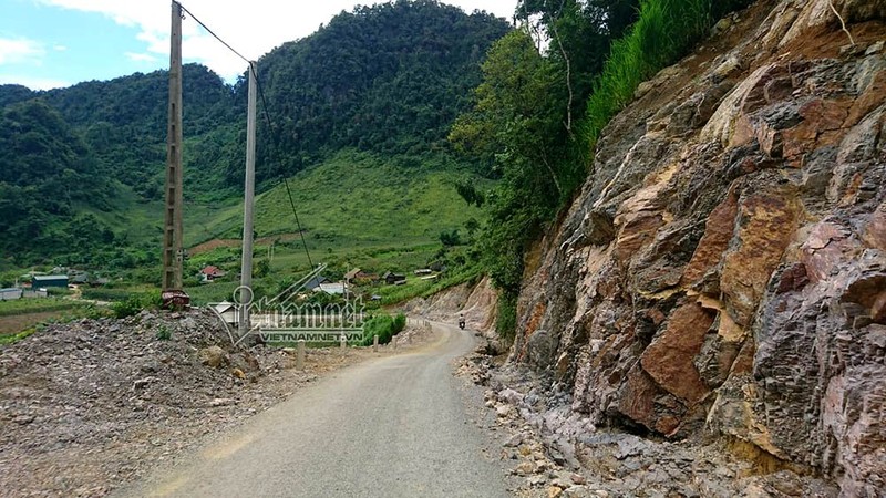 Lạnh gáy cung đường độc đạo xuyên 'lãnh địa ma túy' Tà Dê - ảnh 18