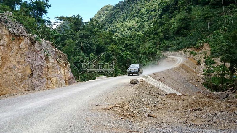 Lạnh gáy cung đường độc đạo xuyên 'lãnh địa ma túy' Tà Dê - ảnh 1
