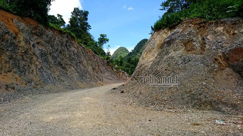 Lạnh gáy cung đường độc đạo xuyên 'lãnh địa ma túy' Tà Dê - ảnh 2