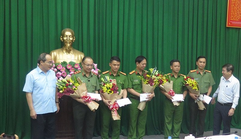 Tướng Phan Anh Minh: '3 kẻ khủng bố trụ sở công an chưa bị bắt' - ảnh 3