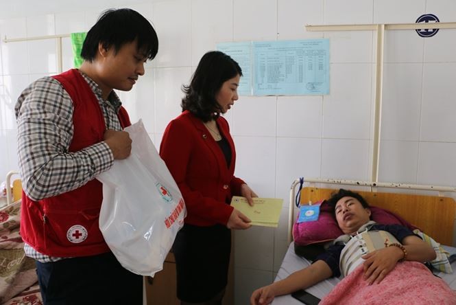Thầy giáo bị thương nặng khi đi làm từ thiện ở vùng núi - ảnh 1