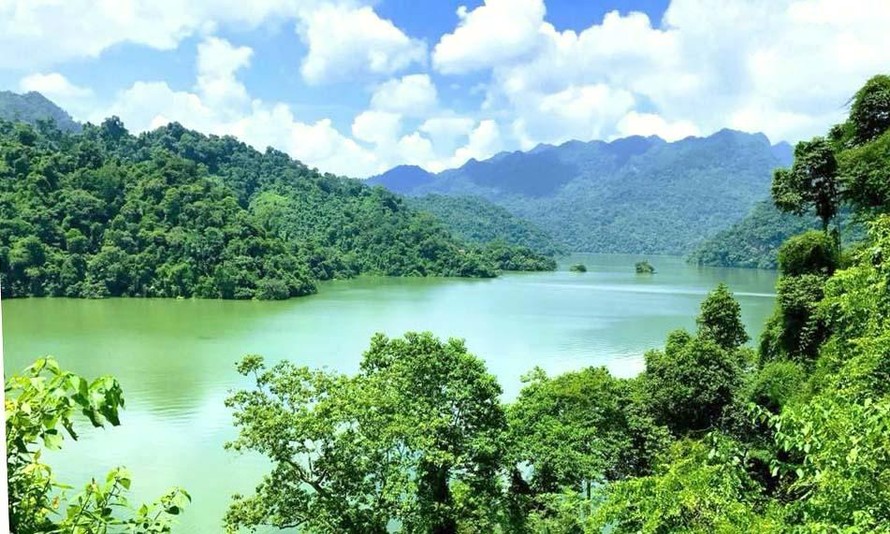 Hồ Ba Bể nằm ở trung tâm Vườn Quốc gia Ba Bể, thuộc xã Nam Mẫu, huyện Ba Bể - Ảnh: Backan.gov