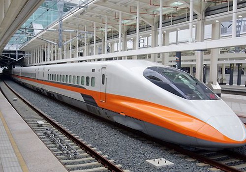 Tàu cao tốc ở Đài Loan chạy tốc độ 300 km/h. Ảnh: Xuân Hoa.