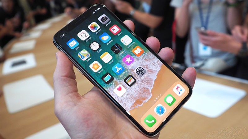 Ngày càng nhiều trường hợp iPhone X bị nứt kính camera không rõ lý do