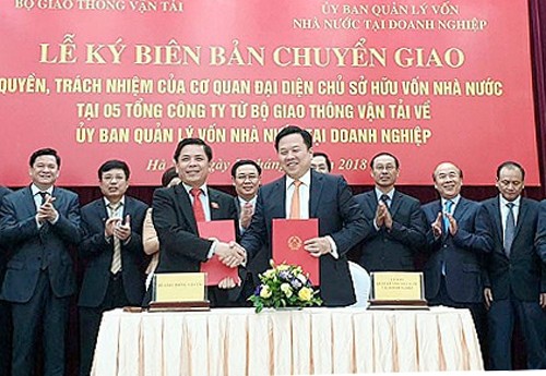 Lễ bàn giao giữa Bộ Giao thông và Siêu uỷ ban diễn ra vào chiều 12/11. Ảnh: Bộ Giao thông