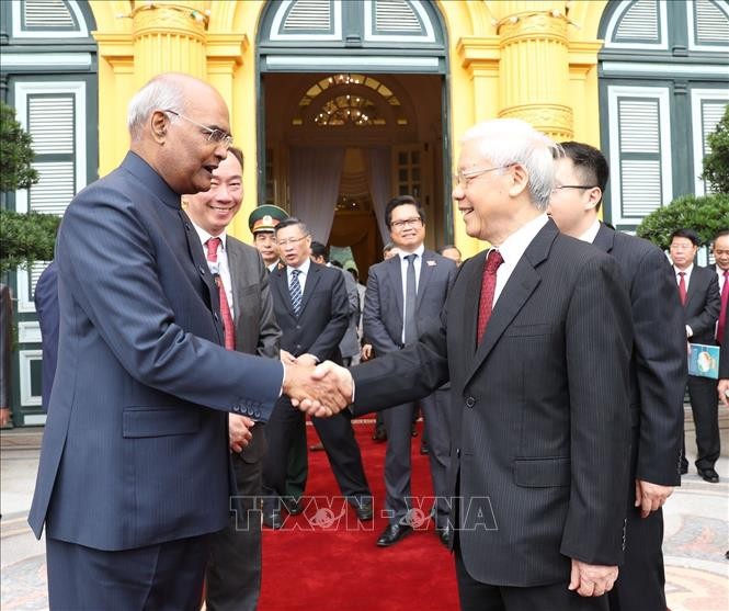 Tổng Bí thư, Chủ tịch nước Nguyễn Phú Trọng tiễn Tổng thống Ấn Độ Ram Nath Kovind sau khi kết thúc hội đàm. Ảnh: Trí Dũng/TTXVN