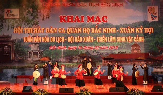 Tiết mục dự thi của các liền anh, liền chị. (Ảnh: Thanh Thương/TTXVN)