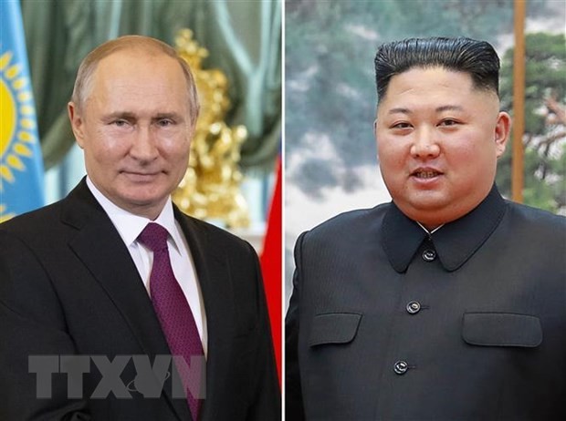 Tổng thống Nga Vladimir Putin (trái) và nhà lãnh đạo Triều Tiên Kim Jong-un (phải). (Ảnh: AFP/TTXVN)