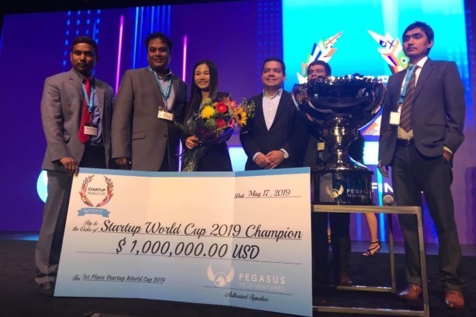 Ảnh :Abivin chiến thắng giải thưởng 1,000,000 USD tại Startup World Cup. Ảnh: Techfest Vietnam.