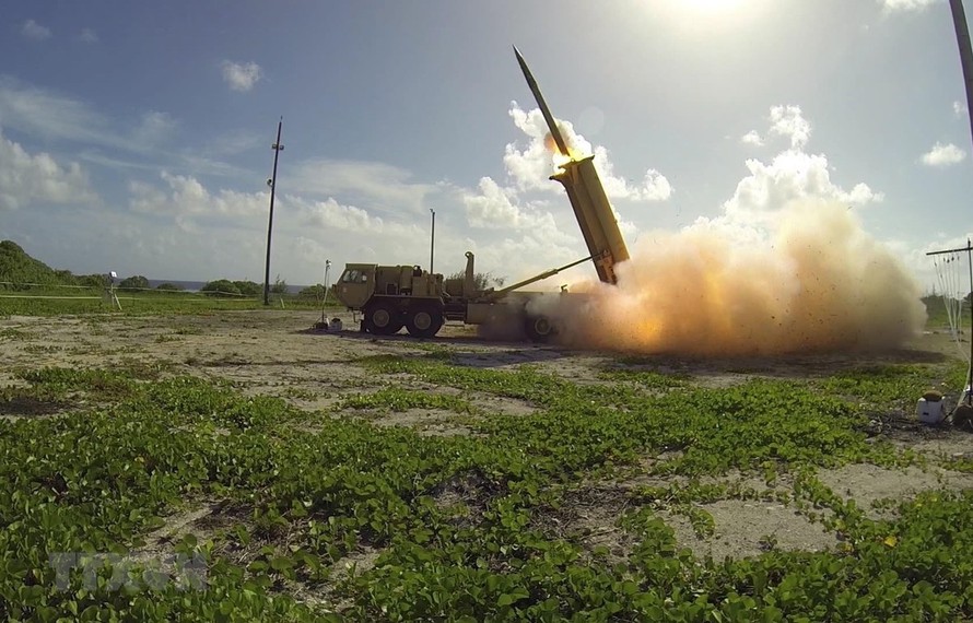 Hệ thống phòng thủ tên lửa tầm cao giai đoạn cuối THAAD của Mỹ được vận hành thử nghiệm tại đảo Wake, Thái Bình Dương. (Ảnh: AFP/TTXVN)