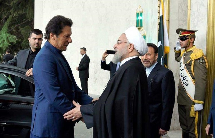 Thủ tướng Imran Khan (trái) và ổng thống Hassan Rouhani. (Nguồn: gulfnews.com)