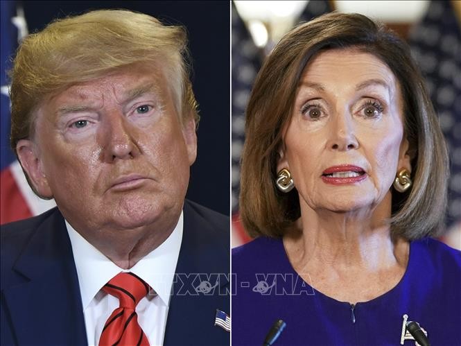 Tổng thống Mỹ Donald Trump (trái) và Chủ tịch Hạ viện Nancy Pelosi. Ảnh: AFP/TTXVN