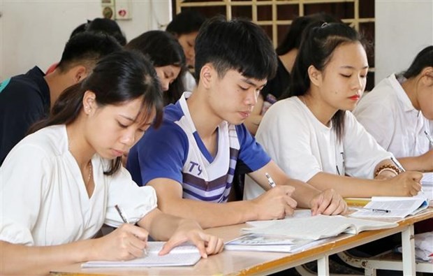 Học sinh trường THPT Tử Đà, huyện Phù Ninh, tỉnh Phú Thọ, trong giờ ôn tập trên lớp. (Ảnh: Trung Kiên/TTXVN)