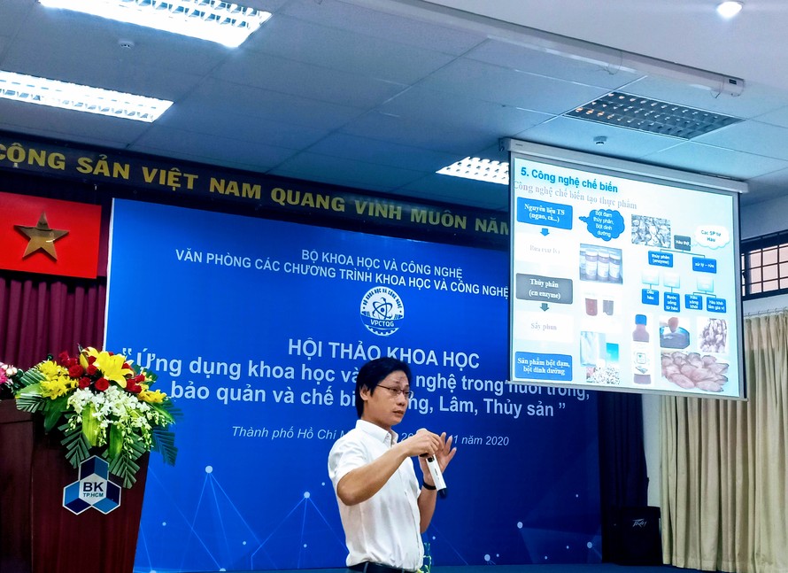 TS. Nguyễn Văn Nguyên (Phó Viện trưởng Viện Nghiên cứu Hải sản) trình bày tại Hội thảo "Ứng dụng Khoa học và Công nghệ trong nuôi trồng, bảo quản và chế biến nông, lâm, thuỷ sản". Ảnh: Kiều Trang