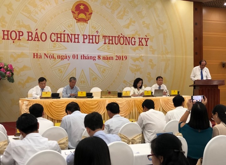 Bộ trưởng, Chủ nhiệm Văn phòng Chính phủ, Người phát ngôn của Chính phủ Mai Tiến Dũng thông báo tình hình phát triển kinh tế - xã hội 7 tháng đầu năm. Ảnh: Viết Tôn