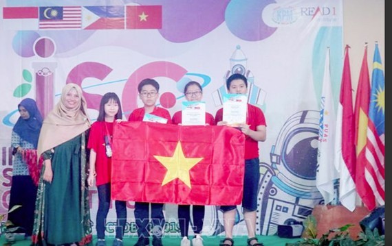 4 học sinh Việt Nam đoạt Huy chương Vàng tại Kỳ thi khoa học quốc tế ISC năm 2019. Ảnh: TTXVN