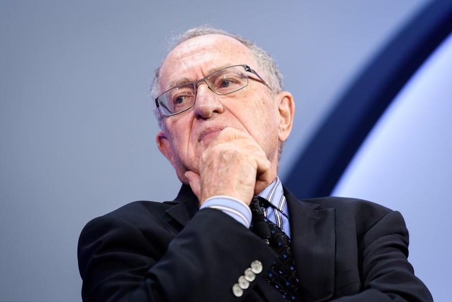 Luật sư Alan Dershowitz. Ảnh: nytimes.com