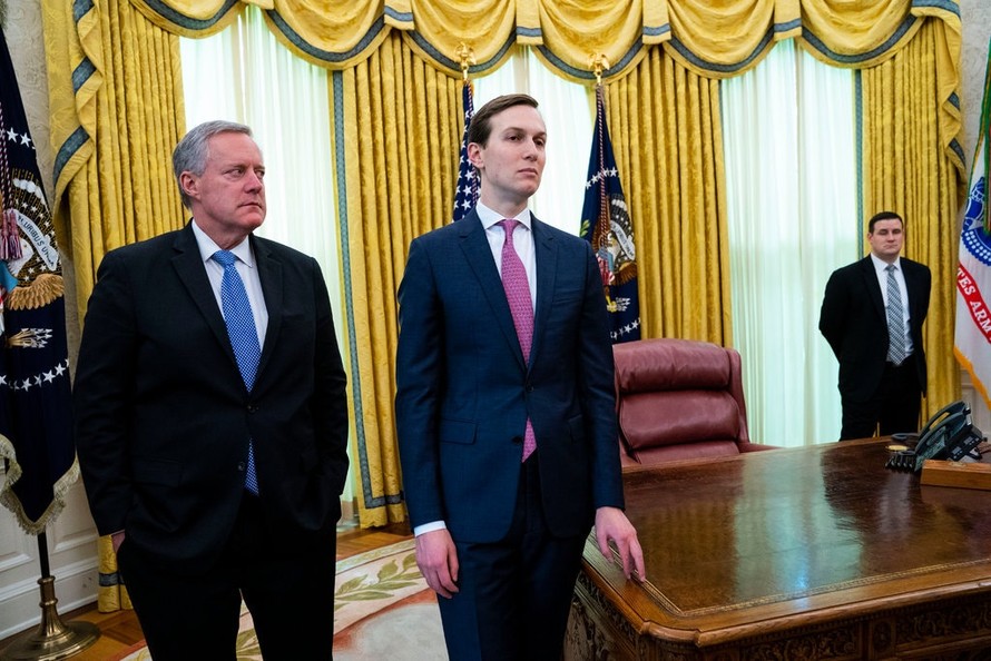 Ông Jared Kushner (phải) chuyển sang ủng hộ quan điểm cứng rắn chống Trung Quốc. Ảnh: NYtimes