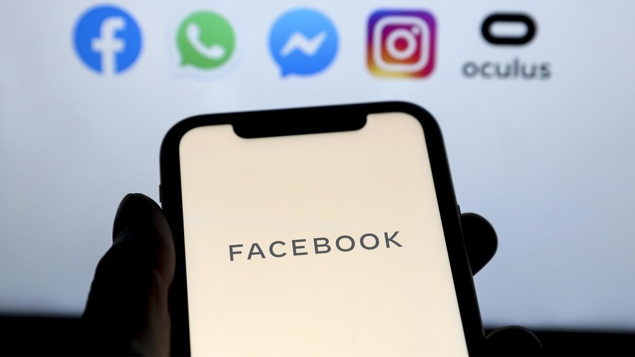 Năm 2019, Facebook ghi nhận doanh thu 70 tỷ USD, trong đó phần lớn đến từ quảng cáo. Ảnh: CNN.