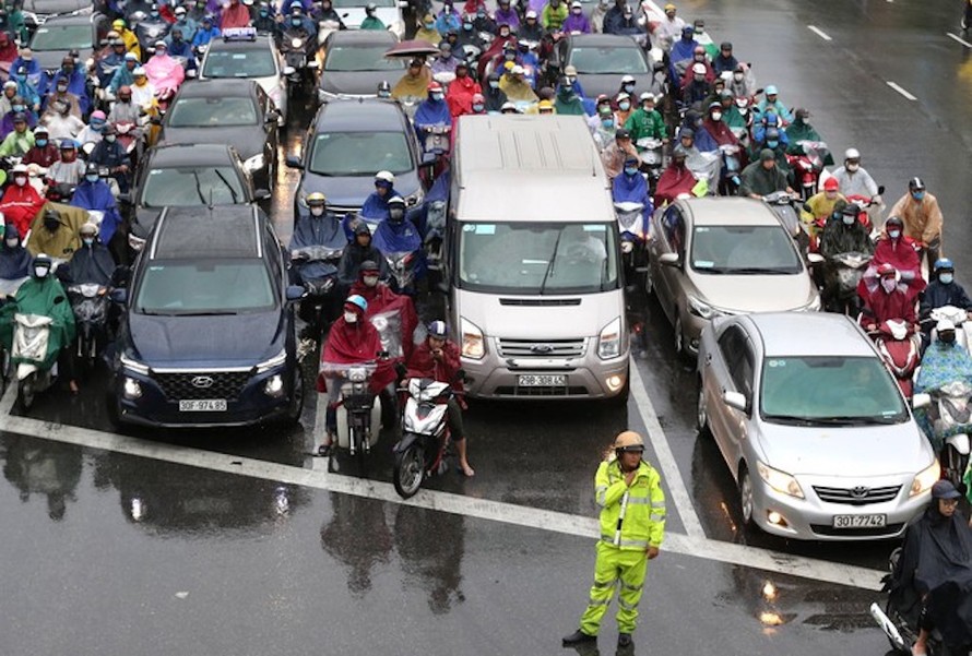 Hôm nay 16/9, Ủy ban thường vụ Quốc hội sẽ quyết định có tách luật giao thông đường bộ thành 2 luật hay không.