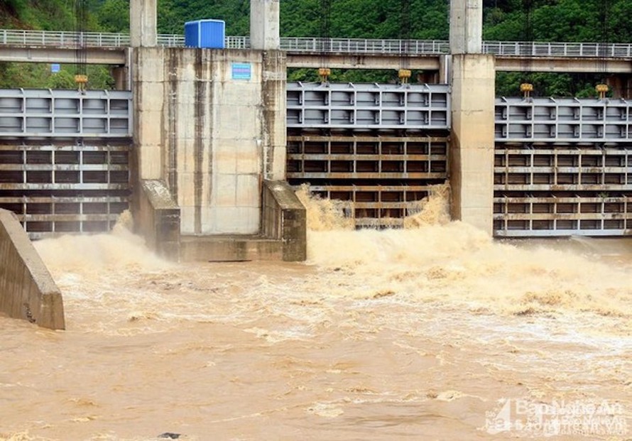 xả lũ, Thuỷ điện Bản Ang